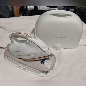 Maytag Cordless Steam Iron Cuff Press ML17500AAW 120 V 60HZ 1440W Tested Works